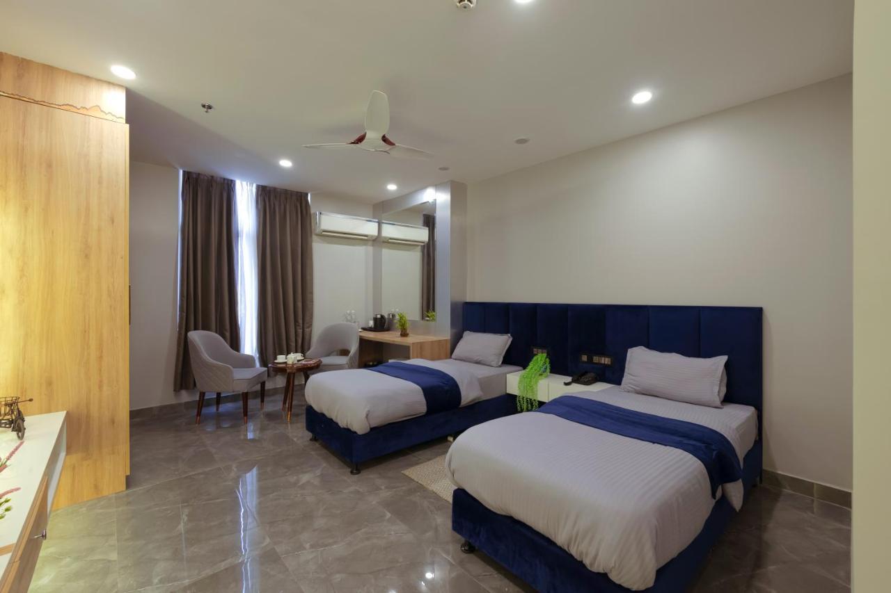 Hotel Bay Laurel Retreat Фаридабад Экстерьер фото