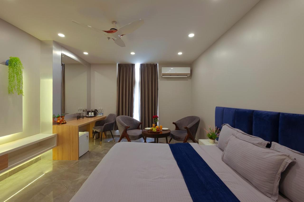 Hotel Bay Laurel Retreat Фаридабад Экстерьер фото