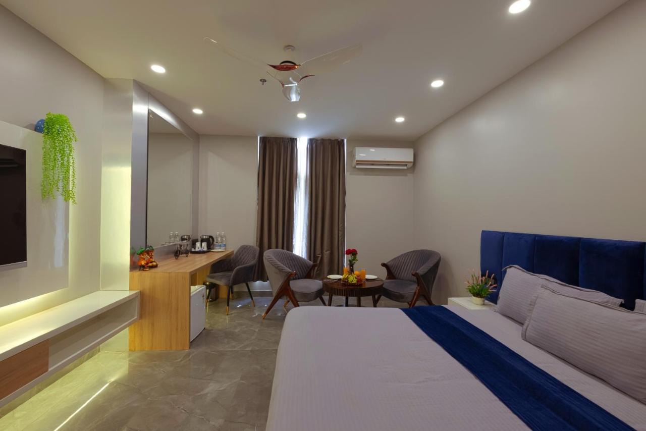 Hotel Bay Laurel Retreat Фаридабад Экстерьер фото